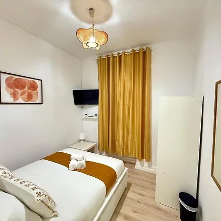 Travelers House Homestay *