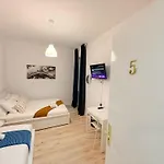 Homestay Travelers House Lisbon