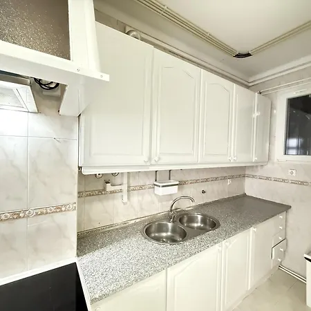 Travelers House Homestay Lisbon