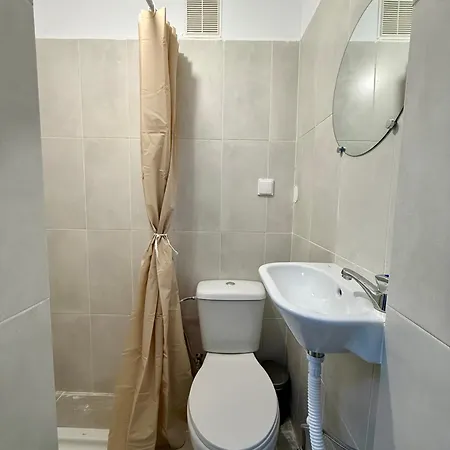 Travelers House Δωμάτια σε οικογενειακή κατοικία *